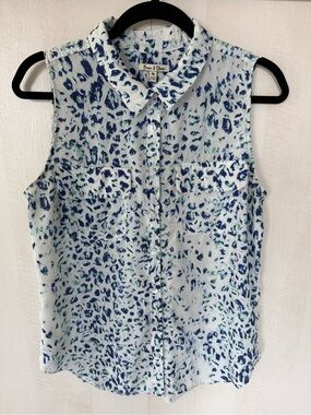 Emma & Olivia Blue & White Abstract Print Blouse | Sleeveless Collared Top